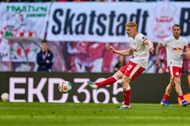 07.03.2026, Fußball, Männer, Bundesliga, 2025 2026, RB Leipzig - FC Augsburg Nicolas Seiwald (13, RB Leipzig), Freisteller, Aktion, mit Ball, Schuss Leipzig Red Bull Arena Sachsen Deutschland