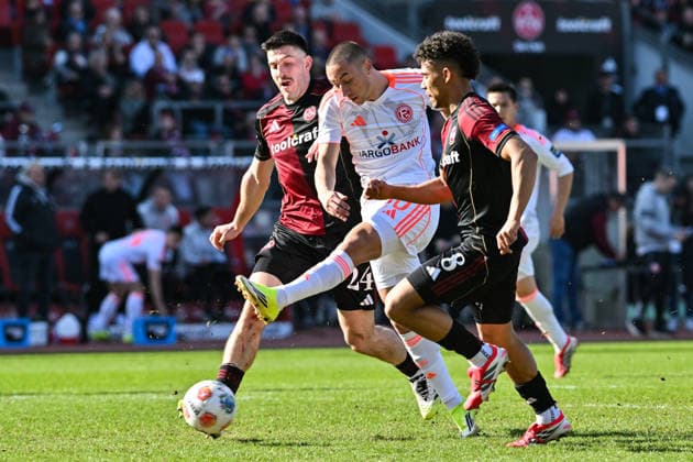2. Bundesliga; 1. FC Nuremberg- Fortuna Düsseldorf; 07.03.2026 NUREMBERG, GERMANY - 07. MARCH: im Duell Ondrej KARAFIAT (1. FC Nuernberg 44) und Marin LJUBICIC (Fortuna Düsseldorf 20) und Henri KOUDOSSOU (1. FC Nuremberg 8) während dem Match zwischen dem 1. FC Nürnberg und Fortuna Düsseldorf am 25. Spieltag der 2. Bundesliga im Max Morlock Stadion DFL REGULATIONS PROHIBIT ANY USE OF PHOTOGRAPHS AS IMAGE SEQUENCES AND OR QUASI-VIDEO