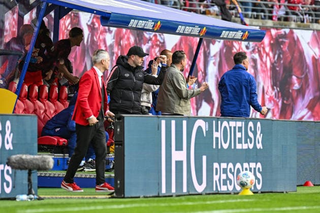 Fußball I Herren I Saison 2025-2026 I Bundesliga I 25. Spieltag I RB Leipzig - FC Augsburg I 07.03.2026 Ole Werner (Trainer, RB Leipzig) ballt die Siegerfaust nach dem verschossenen Augsburger Elfmeter Leipzig Red Bull Arena Sachsen Deutschland
