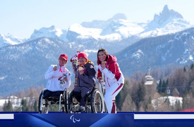 (260307) -- CORTINA D AMPEZZO, March 7, 2026 -- Anna-Lena Forster (C) of Germany, Audrey Pascual Seco (L) of Spain, Liu Sitong of China pose during awarding ceremony for the para alpine skiing women s downhill sitting match at the Milan-Cortina 2026 Paralympic Winter games, Winterspiele,Spiele, Summer games in Cortina D ampezzo, Italy, March 7, 2026. ) (SP)ITALY-CORTINA D AMPEZZO-PARALYMPIC WINTER GAMES-PARA ALPINE SKIING-WOMEN S DOWNHILL-SITTING WangxKaiyan 