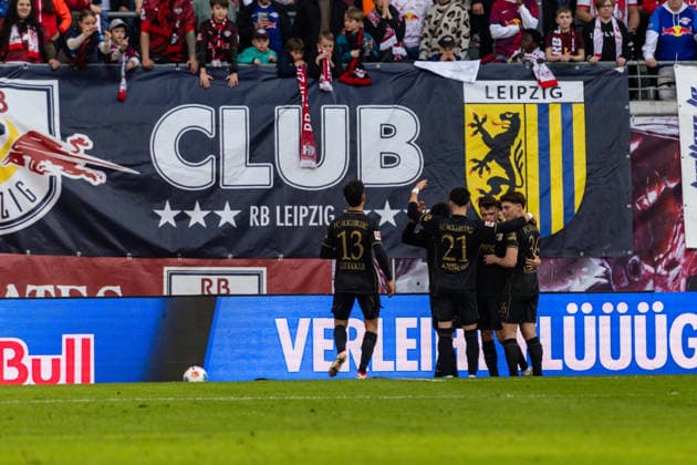 GER, Bundesliga, RB Leipzig - FC Augsburg. 07.03.2026, Red Bull Arena, Leipzig, GER, Bundesliga, RB Leipzig - FC Augsburg. Spieler vom FC Augsburg jubeln nach dem 0:1 Â