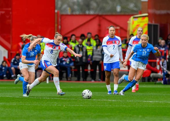Georgia Stanway (England) shoots to score a goal during the Womens European World Cup Qualifier 2027 match between England Women and Iceland Women at the City Ground, Nottingham, England on 7 March 2026. Copyright: xMarkxDunnx 44650010