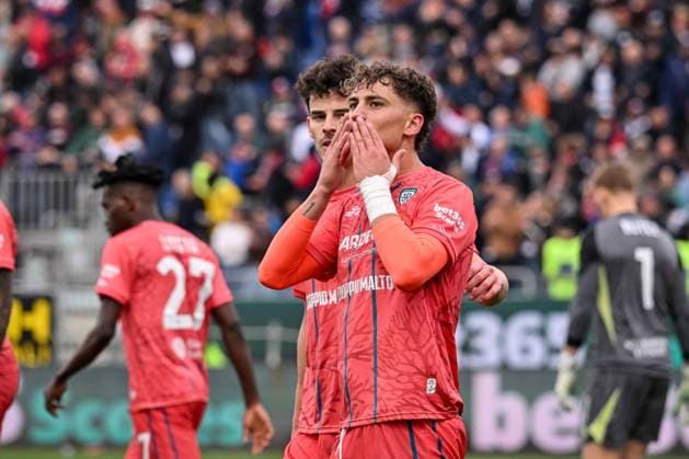 Sebastiano Esposito of Cagliari Calcio, Esultanza, Joy, Celebration After scoring goal, during Cagliari Calcio vs Como 1907, Italian soccer Serie A match in Cagliari, Italy, March 07 2026  Copyright: xLuigixCanu IPAxSportx xipa-agency.netx xx IPA_72513229 IPA_Agency_IPA72513229