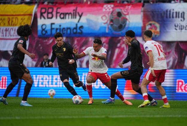 Antonio Nusa (RB Leipzig ) in Aktion waehrend des spiels der 1.Bundesliga zwischen RB¯Leipzig¯gegen¯FC¯Augsburg, Red¯Bull¯Arena, Leipzig, Germany am 07. March 2026. (Foto von Thor Wegner DeFodi Images) +++ Antonio Nusa (RB Leipzig ) controls the ball during RB¯Leipzig¯and¯FC¯Augsburg at Red¯Bull¯Arena, Leipzig, Germany on March 7, 2026. Thor Wegner DeFodi Images . (Photo by DeFodi Images) -