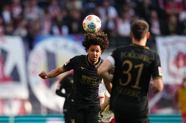 Han-Noah Massengo (FC Augsburg) in Aktion waehrend des spiels der 1.Bundesliga zwischen RB¯Leipzig¯gegen¯FC¯Augsburg, Red¯Bull¯Arena, Leipzig, Germany am 07. March 2026. (Foto von Thor Wegner DeFodi Images) +++ Han-Noah Massengo (FC Augsburg) controls the ball during RB¯Leipzig¯and¯FC¯Augsburg at Red¯Bull¯Arena, Leipzig, Germany on March 7, 2026. Thor Wegner DeFodi Images . (Photo by DeFodi Images) -