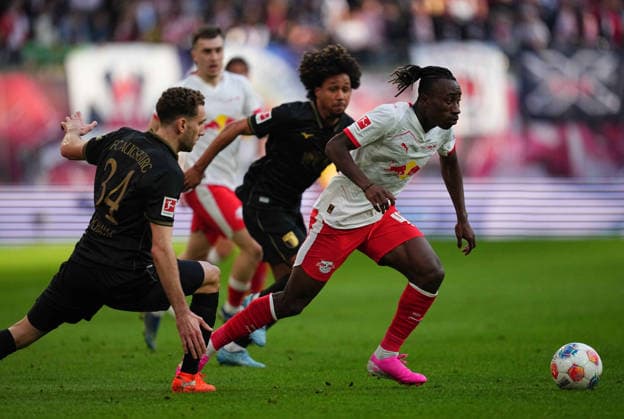 Yan Diomande (RB Leipzig ) in Aktion waehrend des spiels der 1.Bundesliga zwischen RB¯Leipzig¯gegen¯FC¯Augsburg, Red¯Bull¯Arena, Leipzig, Germany am 07. March 2026. (Foto von Thor Wegner DeFodi Images) +++ Yan Diomande (RB Leipzig ) controls the ball during RB¯Leipzig¯and¯FC¯Augsburg at Red¯Bull¯Arena, Leipzig, Germany on March 7, 2026. Thor Wegner DeFodi Images . (Photo by DeFodi Images) -