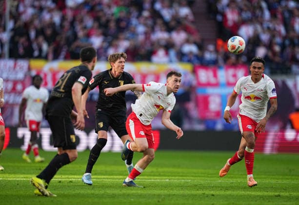 Brajan Gruda (RB Leipzig ) in Aktion waehrend des spiels der 1.Bundesliga zwischen RB¯Leipzig¯gegen¯FC¯Augsburg, Red¯Bull¯Arena, Leipzig, Germany am 07. March 2026. (Foto von Thor Wegner DeFodi Images) +++ Brajan Gruda (RB Leipzig ) controls the ball during RB¯Leipzig¯and¯FC¯Augsburg at Red¯Bull¯Arena, Leipzig, Germany on March 7, 2026. Thor Wegner DeFodi Images . (Photo by DeFodi Images) -