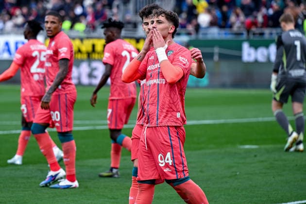 Cagliari s Sebastiano Esposito celebrates after scoring the goal for 1-1 during the Serie A soccer match between Cagliari Calcio and Como at the Unipol Domus in Cagliari, Sardinia - Saturday 7th March 2026. - Soccer  Copyright: x Â®xGianlucaxZuddas LaPressex