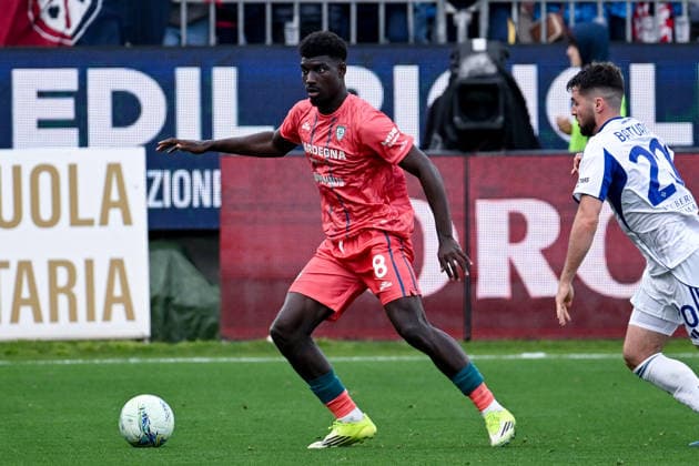 Cagliari s Michel Ndary Adopo in action during the Serie A soccer match between Cagliari Calcio and Como at the Unipol Domus in Cagliari, Sardinia - Saturday 7th March 2026. - Soccer  Copyright: x Â®xGianlucaxZuddas LaPressex