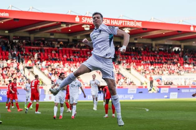 Fisnik Asllani 11 (TSG 1899 Hoffenheim) mit dem Jubel nach seinem Tor zum 0:3, Emotion, Freude, 1. FC Heidenheim 1846 vs. TSG 1899 Hoffenheim, Fussball, Maenner, Bundesliga, Saison 2025 2026, Rueckrunde, 25. Spieltag, 07.03.2026 DFB regulations prohibit any use of photographs as image sequences and or quasi-video Heidenheim Baden-Wuerttemberg Deutschland