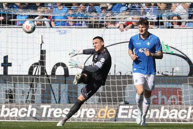 07.03.2026, xtvx, Fussball 2.Bundesliga, SV Darmstadt 98 - Holstein Kiel v.l. Torwart Marcel Schuhen (SV Darmstadt 98) Matej Maglica (SV Darmstadt 98) (DFL DFB REGULATIONS PROHIBIT ANY USE OF PHOTOGRAPHS as IMAGE SEQUENCES and or QUASI-VIDEO) Darmstadt