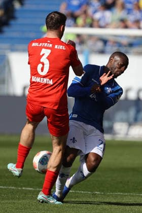 07.03.2026, xtvx, Fussball 2.Bundesliga, SV Darmstadt 98 - Holstein Kiel v.l. Marco Komenda (Holstein Kiel) Merveille Papela (SV Darmstadt 98) (DFL DFB REGULATIONS PROHIBIT ANY USE OF PHOTOGRAPHS as IMAGE SEQUENCES and or QUASI-VIDEO) Darmstadt