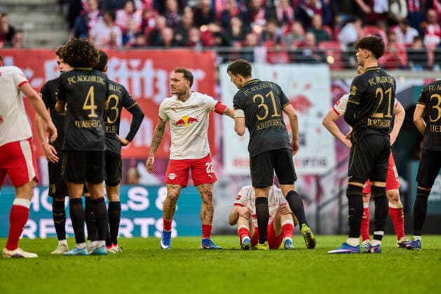 07.03.2026, Fußball, Männer, Bundesliga, 2025 2026, RB Leipzig - FC Augsburg David Raum (22, RB Leipzig), grantig, Disput im Strafraum Leipzig Red Bull Arena Sachsen Deutschland