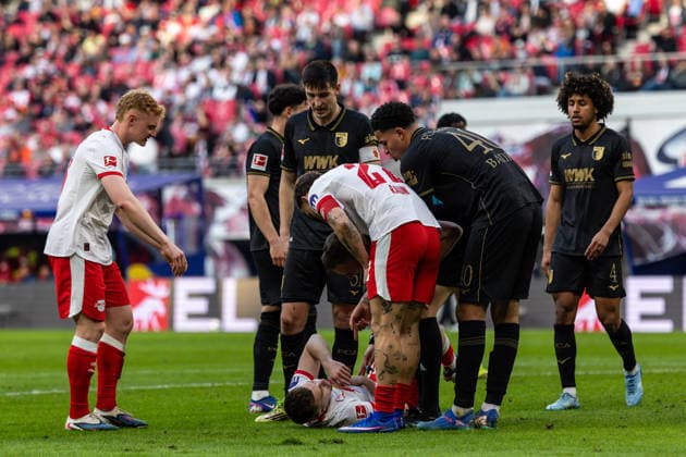 GER, Bundesliga, RB Leipzig - FC Augsburg. 07.03.2026, Red Bull Arena, Leipzig, GER, Bundesliga, RB Leipzig - FC Augsburg. Brajan Gruda (RB Leipzig 10) am Boden Â
