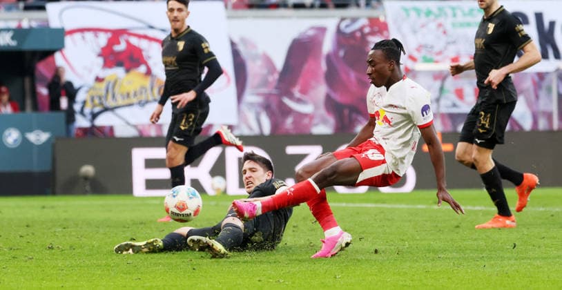 RB Leipzig - Augsburg Bundesliga Leipzig, 07.03.2026, Red Bull Arena, Fußball, 1.Bundesliga, 25.Spieltag , RB Leipzig vs. FC Augsburg , Im Bild: Tor für RB Leipzig. Yan Diomande (49, RB Leipzig) trifft zum Ausgleich. , Nur zur redaktionellen Nutzung. Only editorial use. , DFL DFB regulations prohibit any use of photographs as image sequences and or quasi-video. ,