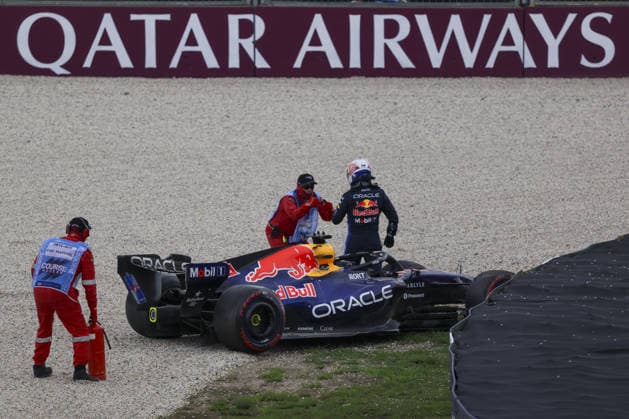 MELBOURNE, AUSTRALIA - MARCH 7: Max Verstappen of the Netherlands (1) beside his Oracle Red Bull Racing RB22 after crashing during qualifying ahead of the F1 Grand Prix of Australia at Albert Park Circuit on March 7, 2026 in Melbourne, Australia.(Photo by Paddocker) Copyright: xPaddocker SPPx Sportspressphoto_SPR103992