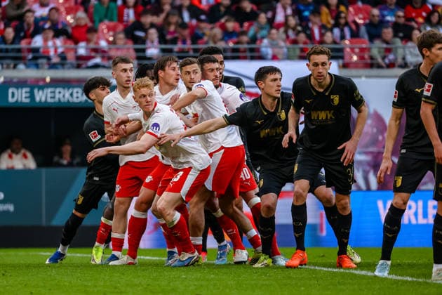 Gedraenge vor dem Augsburger Tor, Nicolas Seiwald (RB Leipzig, 13), Christoph Baumgartner (RB Leipzig, 14), Brajan Gruda (RB Leipzig, 10), RB Leipzig vs. FC Augsburg, Fussball, 1. Bundesliga, 25. Spieltag, Saison 2025 2026, 07.03.2026,¨ DFL REGULATIONS PROHIBIT ANY USE OF PHOTOGRAPHS AS IMAGE SEQUENCES AND OR QUASI-VIDEO,¨ RB Leipzig vs. FC Augsburg, Fussball, 1. Bundesliga, 25. Spieltag, Saison 2025 2026, 07.03.2026 Leipzig