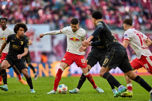 07.03.2026, Fußball, Männer, Bundesliga, 2025 2026, RB Leipzig - FC Augsburg Romulo (40, RB Leipzig), Aktion, mit Ball, Zweikampf um Ball Leipzig Red Bull Arena Sachsen Deutschland