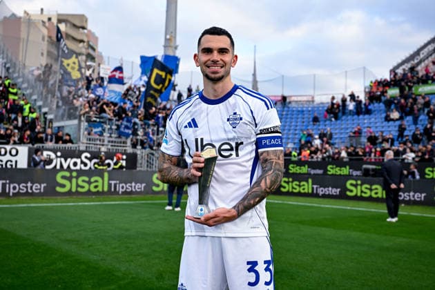 Como s Lucas da Cunha is the Panini Player of the Match at the end of Serie A soccer match between Cagliari Calcio and Como at the Unipol Domus in Cagliari, Sardinia - Saturday 7th March 2026. - Soccer  Copyright: x Â®xGianlucaxZuddas LaPressex