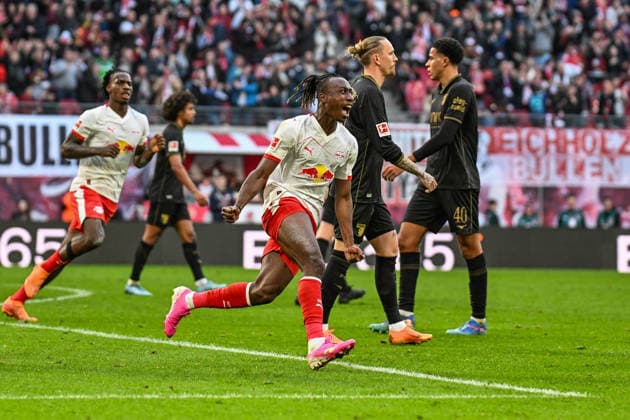 Fußball I Herren I Saison 2025-2026 I Bundesliga I 25. Spieltag I RB Leipzig - FC Augsburg I 07.03.2026 Torjubel Yan Diomande (49, RB Leipzig) nach seinem Tor zum 1:1 Ausgleich Freisteller, Nahaufnahme, Porträt, Portrait, Einzelfoto, Einzelbild, Körper Leipzig Red Bull Arena Sachsen Deutschland