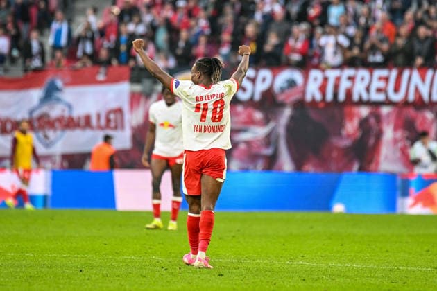 Fußball I Herren I Saison 2025-2026 I Bundesliga I 25. Spieltag I RB Leipzig - FC Augsburg I 07.03.2026 Torjubel Yan Diomande (49, RB Leipzig) nach seinem Tor zum 1:1 Ausgleich Freisteller, Nahaufnahme, Porträt, Portrait, Einzelfoto, Einzelbild, Körper Leipzig Red Bull Arena Sachsen Deutschland