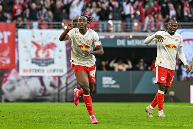 Fußball I Herren I Saison 2025-2026 I Bundesliga I 25. Spieltag I RB Leipzig - FC Augsburg I 07.03.2026 Torjubel Yan Diomande (49, RB Leipzig) nach seinem Tor zum 1:1 Ausgleich Freisteller, Nahaufnahme, Porträt, Portrait, Einzelfoto, Einzelbild, Körper Leipzig Red Bull Arena Sachsen Deutschland