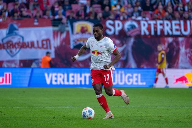 Deutschland: Bundesliga 2025 - 2026, 25. Spieltag - RB Leipzig vs FC Augsburg - Red Bull Arena (Leipzig): Ridle Baku (RB Leipzig, 17) am Ball