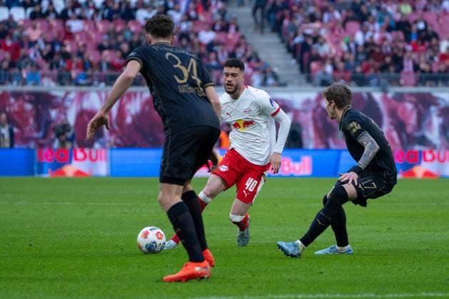 Deutschland: Bundesliga 2025 - 2026, 25. Spieltag - RB Leipzig vs FC Augsburg - Red Bull Arena (Leipzig): RÃ mulo Cardoso (RB Leipzig, 40) am Ball