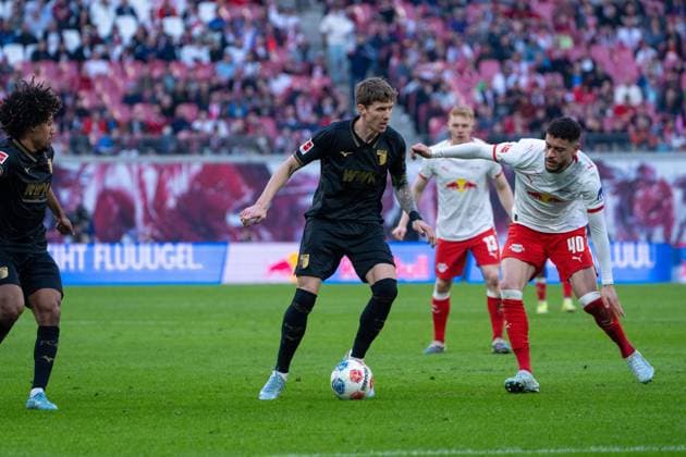 Deutschland: Bundesliga 2025 - 2026, 25. Spieltag - RB Leipzig vs FC Augsburg - Red Bull Arena (Leipzig): Kristijan JakiÄ‡ (FC Augsburg, 17)