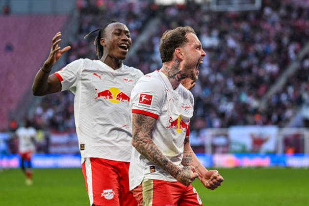Fußball I Herren I Saison 2025-2026 I Bundesliga I 25. Spieltag I RB Leipzig - FC Augsburg I 07.03.2026 Torschütze zum 1:1 Ausgleich Yan Diomande (49, RB Leipzig) und David Raum (22, RB Leipzig) jubeln gemeinsam Leipzig Red Bull Arena Sachsen Deutschland
