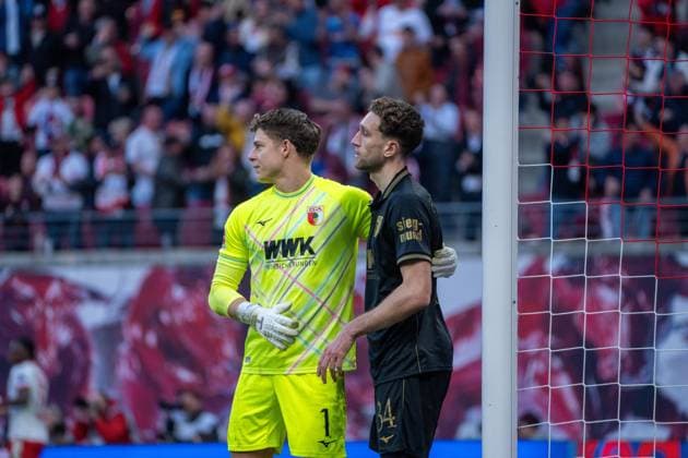 Deutschland: Bundesliga 2025 - 2026, 25. Spieltag - RB Leipzig vs FC Augsburg - Red Bull Arena (Leipzig): Finn Dahmen (FC Augsburg, 1)