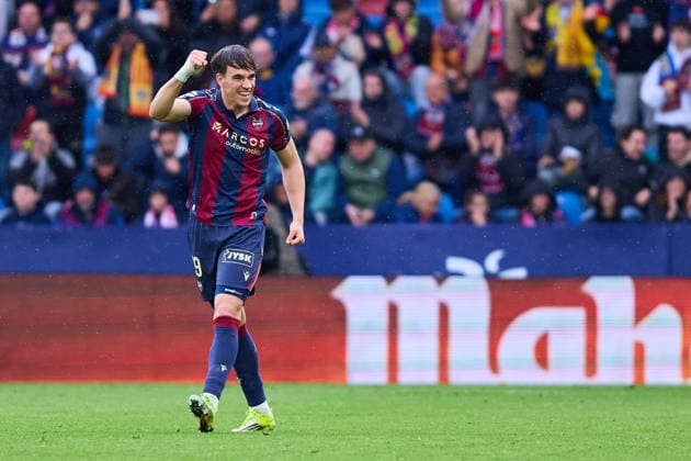 Levante UD v Girona FC - LaLiga EA Sports VALENCIA, SPAIN - MARCH 7: Carlos Espi of Levante UD celebrates after scoring his team s first goal during to the LaLiga EA Sports match between Levante UD and Girona FC at Estadio Ciutat de Valencia on March 7, 2026 in Valencia, Spain. (Photo by Jose Torres Photo Players Images Magara Press) Valencia Estadio Ciutat de Valencia Spain Copyright: xJosexTorresx