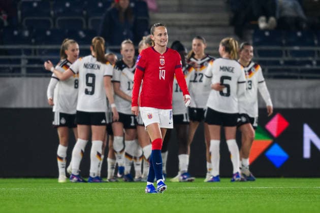 260307 Caroline Graham Hansen of Norway looks dejected after 0-2 during the FIFA Women s World Cup Qualifier football match between Norway and Germany on March 7, 2026 in Stavanger. Photo: Marius Simensen BILDBYRAN COP 238 MM0060 bbeng dam vm-kval vm-kvalifisering kvinner vm-kvalik football fotball fotboll landskamp soccer FIFA World Cup, WM, Weltmeisterschaft, Fussball qualifier norge norway tyskland germany depp Copyright: MARIUSxSIMENSEN BB260307ZT114