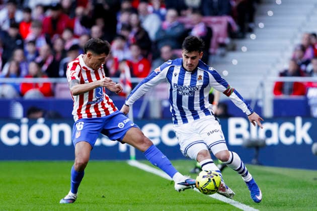 LA LIGA EA Sports - Atletico de Madrid vs Real Sociedad MADRID,SPAIN - 7 March:Ander Barrenetxea of Real Sociedad and Nahuel Molina of Atletico de Madrid fight for the ball during the La Liga 2025 26 match between Atletico de Madrid and Real Sociedad at Riyadh Air Metropolitano Stadium. (Photo by Guille Martinez f22photo) Madrid Riyadh Air Metropolitano Stadium Spain Copyright: xGuillermoxMartinezx