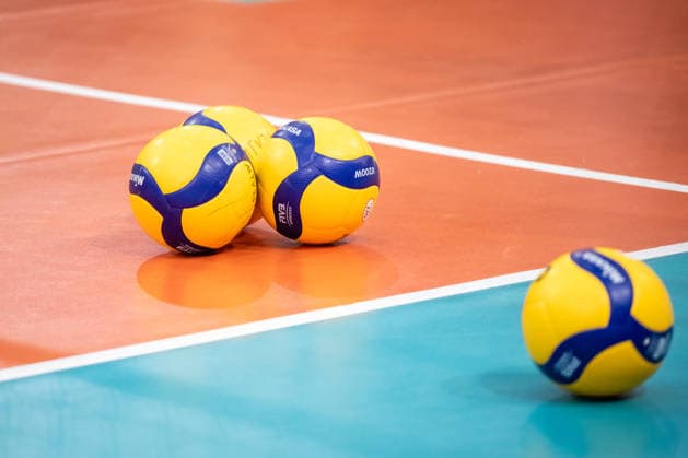 Feature, Symbol DVV Volleybaelle, Spielbaelle auf dem Spielfeld GER, Allianz MTV Stuttgart - USC Muenster, Volleyball Bundesliga, VBL, Spielzeit 2025 2026, 07.03.2026 GER, Allianz MTV Stuttgart - USC Muenster, Volleyball Bundesliga, VBL, Spielzeit 2025 2026, 07.03.2026 Stuttgart Copyright: xSandyxDinkelackerx EP_SDR
