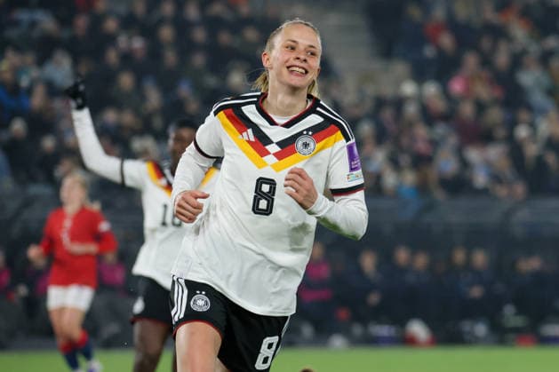 Stavanger, Norwegen: 07. März 2026: UEFA Frauen WM-Qualifikationsspiel - Norwegen Frauen vs. Deutschland Frauen Im Bild: Torschützin Vivien Endemann (Deutschland) macht das Tor zum 3:0 für Deutschland und jubelt Copyright: HMBxMedia MadeleinexFantini