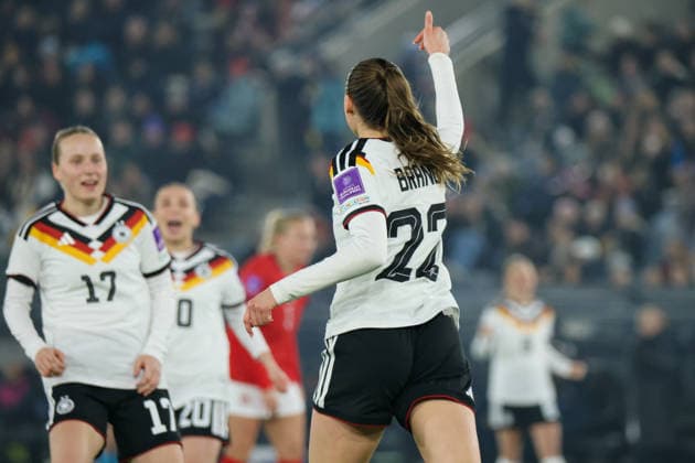 Stavanger, Norwegen: 07. März 2026: UEFA Frauen WM-Qualifikationsspiel - Norwegen Frauen vs. Deutschland Frauen Im Bild: Torschützin Jule Brand (Deutschland) macht das Tor zum 4:0 für Deutschland und jubelt Copyright: HMBxMedia MadeleinexFantini