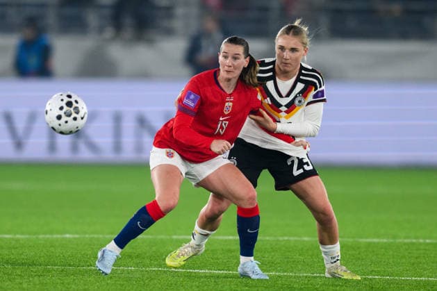 260307 Elisabeth Terland of Norway and Jella Veit of Germany during the FIFA Women s World Cup Qualifier football match between Norway and Germany on March 7, 2026 in Stavanger. Photo: Marius Simensen BILDBYRAN COP 238 MM0060 bbeng dam vm-kval vm-kvalifisering kvinner vm-kvalik football fotball fotboll landskamp soccer FIFA World Cup, WM, Weltmeisterschaft, Fussball qualifier norge norway tyskland germany Copyright: MARIUSxSIMENSEN BB260307ZT127