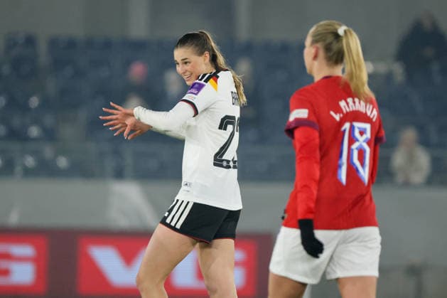 Stavanger, Norwegen: 07. März 2026: UEFA Frauen WM-Qualifikationsspiel - Norwegen Frauen vs. Deutschland Frauen Im Bild: Torschützin Jule Brand (Deutschland) macht das Tor zum 4:0 für Deutschland und jubelt Copyright: HMBxMedia MadeleinexFantini