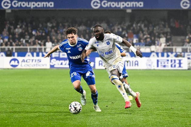 AJ Auxerre v RC Strasbourg Alsace - Ligue 1 McDonald s 2025 2026 29 Samir EL MOURABET (rcsa) - 10 Lassine SINAYOKO (aja) during the Ligue 1 McDonald s match between AJ Auxerre and RC Strasbourg Alsace at Stade Abbe Deschamps on March 7, 2026 in Auxerre, France. Auxerre France  Copyright: xFEPx 776348310
