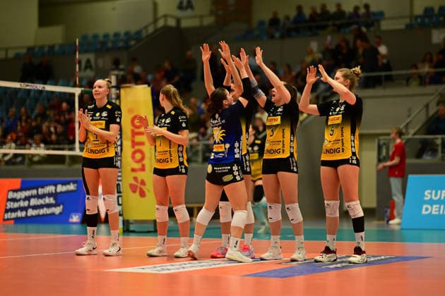 Volleyball I Frauen I Saison 2025-2026 I Bundesliga I Hauptrunde I ETV Hamburger Volksbank Volleys - VfB 91 Suhl I 07.03.2026 Einlaufen VfB Suhl LOTTO Thüringen Frauen Hamburg CU-Arena Hamburg Deutschland Copyright: xLobeca FelixxSchlikisx