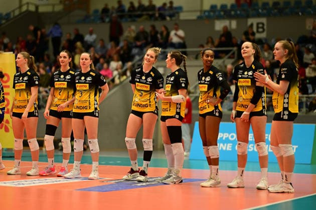 Volleyball I Frauen I Saison 2025-2026 I Bundesliga I Hauptrunde I ETV Hamburger Volksbank Volleys - VfB 91 Suhl I 07.03.2026 Einlaufen VfB Suhl LOTTO Thüringen Frauen Hamburg CU-Arena Hamburg Deutschland Copyright: xLobeca FelixxSchlikisx