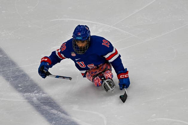 United States Of America s Jones Malik (USA) in action during Paralympic Winter games, Winterspiele,Spiele, Summer games MILANO-CORTINA 2026 - Para Ice hockey, Eishockey - Italy vs USA, Olympic Winter Games Milano-Cortina 2026 in Milano, Italy, March 07 2026  Copyright: xAlessioxMarini IPAxSportx xipa-agency.netx xx IPA_72528707 IPA_Agency_IPA72528707