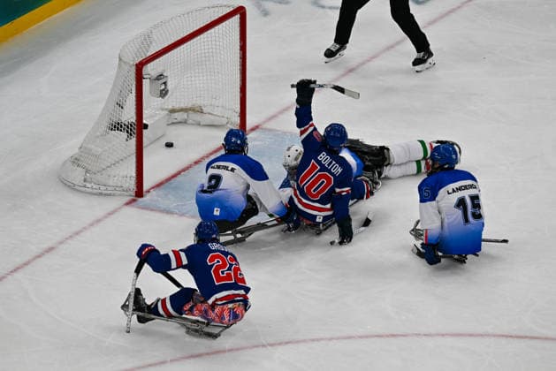 United States Of America s Bolton Brett (USA) score a goal during Paralympic Winter games, Winterspiele,Spiele, Summer games MILANO-CORTINA 2026 - Para Ice hockey, Eishockey - Italy vs USA, Olympic Winter Games Milano-Cortina 2026 in Milano, Italy, March 07 2026  Copyright: xAlessioxMarini IPAxSportx xipa-agency.netx xx IPA_72528718 IPA_Agency_IPA72528718