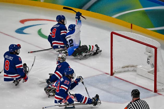 Italy s Depaoli Christoph score a goal during Paralympic Winter games, Winterspiele,Spiele, Summer games MILANO-CORTINA 2026 - Para Ice hockey, Eishockey - Italy vs USA, Olympic Winter Games Milano-Cortina 2026 in Milano, Italy, March 07 2026  Copyright: xAlessioxMarini IPAxSportx xipa-agency.netx xx IPA_72528598 IPA_Agency_IPA72528598