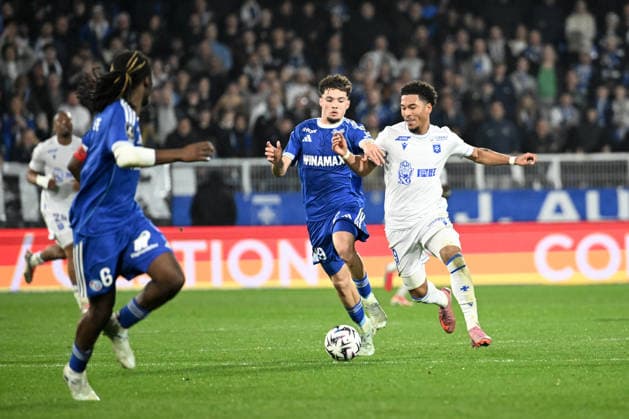 AJ Auxerre v RC Strasbourg Alsace - Ligue 1 McDonald s 2025 2026 29 Samir EL MOURABET (rcsa) - 19 Danny NAMASO (aja) during the Ligue 1 McDonald s match between AJ Auxerre and RC Strasbourg Alsace at Stade Abbe Deschamps on March 7, 2026 in Auxerre, France. Auxerre France  Copyright: xFEPx 776348310