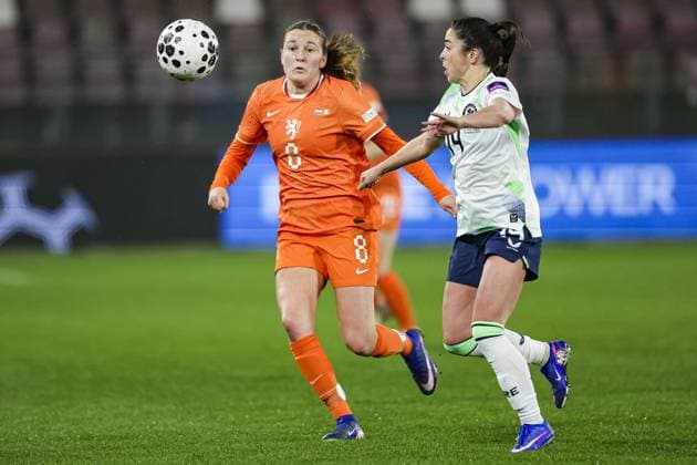 UTRECHT , 07-03-2026 , Stadium Galgenwaard , season 2025 2026 , Women s European Qualifiers , match between The Netherlands and Republic of Ireland , picture shows Netherlands player Wieke Kaptein and Ireland player Marissa Sheva Netherlands - Ireland (women)  x202162053x Copyright: