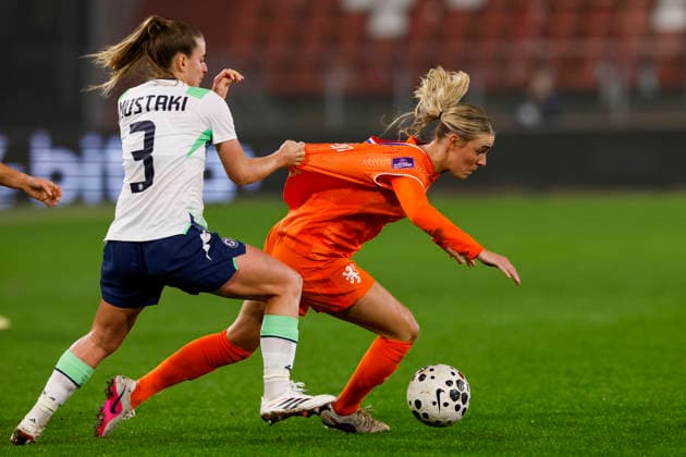 2026-03-07 Netherlands v Ireland - Women s world cup qualifier BERLIN, GERMANY - MARCH 7: Chloe Mustaki of Ireland, Jill Roord of The Netherlands during the Women s world cup qualifier match between Netherlands and Ireland at Olympiastadium on March 7, 2026 in Berlin, Germany. Berlin Olympiastadium Germany Content not available for redistribution in The Netherlands directly or indirectly through any third parties. Copyright: xBenxGalx