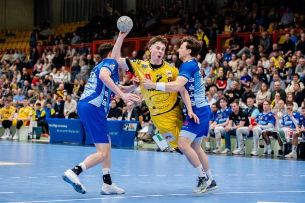 Krefeld, 07.03.2026, Handball, Herren, 2. Bundesliga, 23. Spieltag, 2025 2026: HSG Krefeld Niederrhein TV Großwallstadt Marvin Kix (HSG Krefeld Niederrhein, 7) im Zweikampf Krefeld Glockenspitzhalle NRW Germany