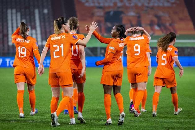 UTRECHT - Lineth Beerensteyn of the Netherlands celebrates her goal (1-0) with Damaris Egurrola during the Women s World Cup qualifying match between the Netherlands (w) and Ireland (w) at the Galgenwaard Stadium on March 7, 2026 in Utrecht, Netherlands. SONNY LENSEN ANP Women s European Qualifiers 2025-2026 xVIxANPxSportx xxANPxIVx 552704581 originalFilename: 552704581.jpg